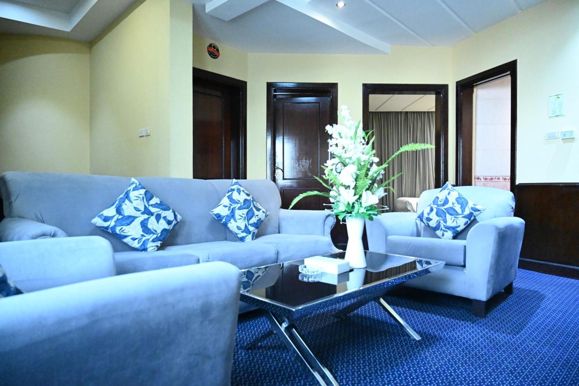Al Dawhatin Furnished Units होटल के अलावा Jeddah